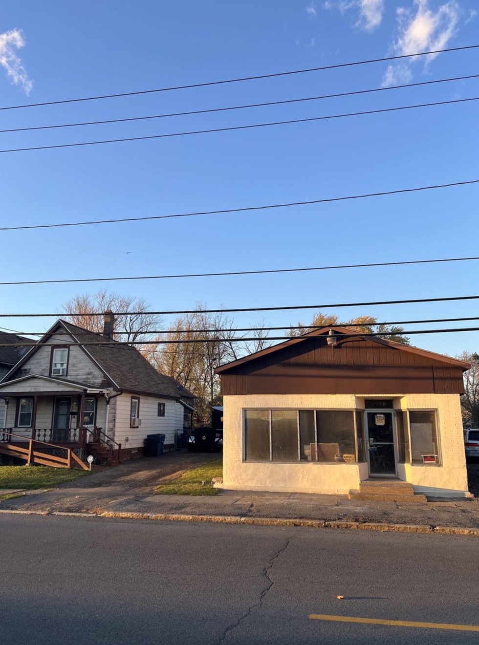 Street-facing storefront at 2918 Lockport Road, Niagara Falls, NY